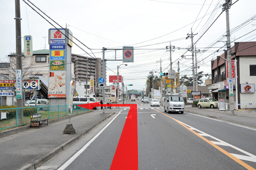 川田交差点からの道案内：約1km先のアピタ宇都宮店のある交差点を左折